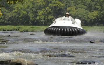 Image Neoteric Hovercraft Rocky shoals	